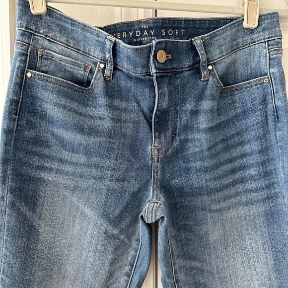 White House Black Market Denim - White House Black Market Mid-Rise Everyday Soft Girlfriend Jeans Blue/Size 4